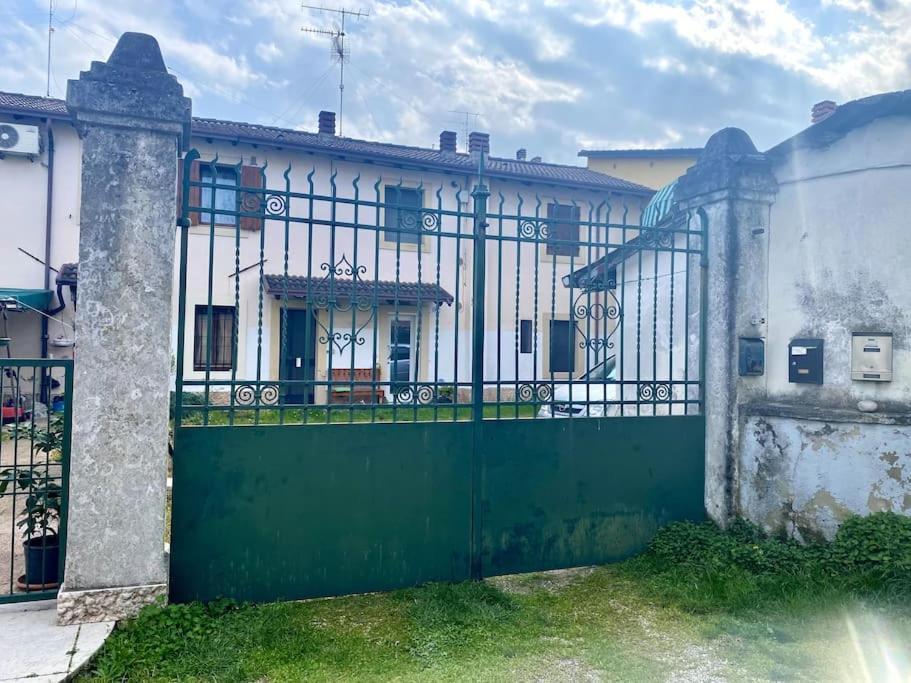 Zona Fiera A 10 Minuti Dal Centro Con Parcheggio Appartement Verona Buitenkant foto